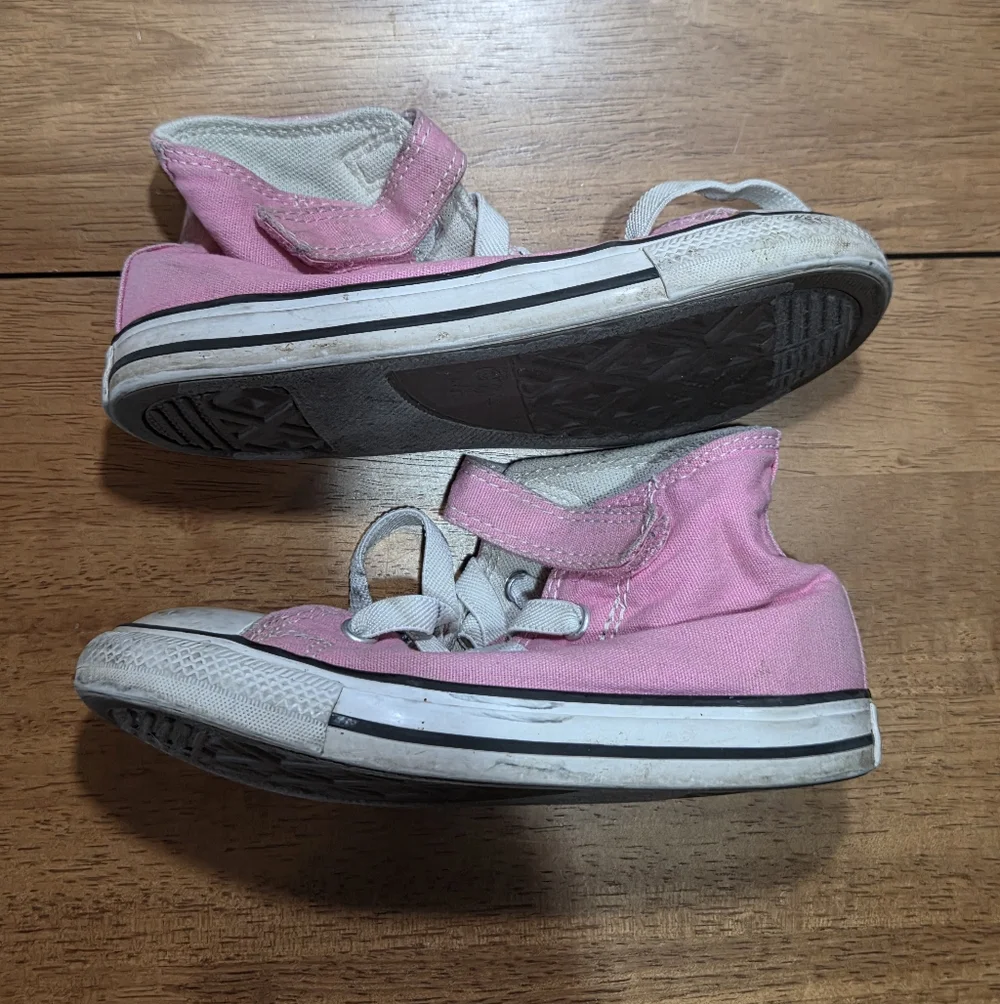 Converse Chuck Taylor All Star Pink High Tops Infant US 10‎ | Charity Listing